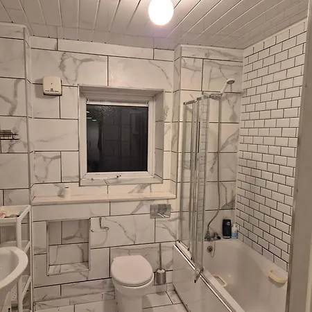 Проживание в семье Comfortable Beside Luas Line 1 Дублин