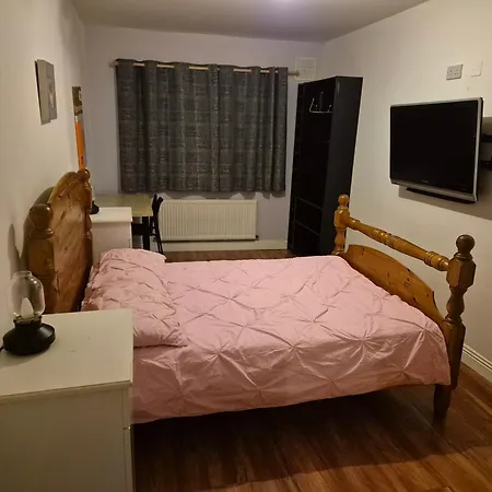 Comfortable Beside Luas Line 1 Проживание в семье *