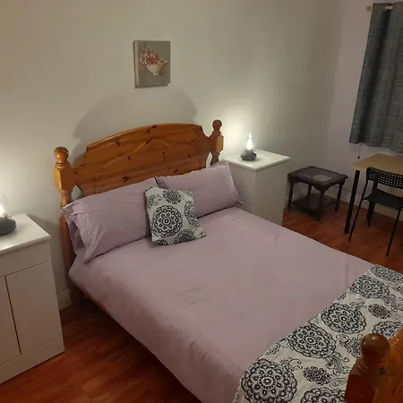 Проживание в семье Comfortable Beside Luas Line 1 *